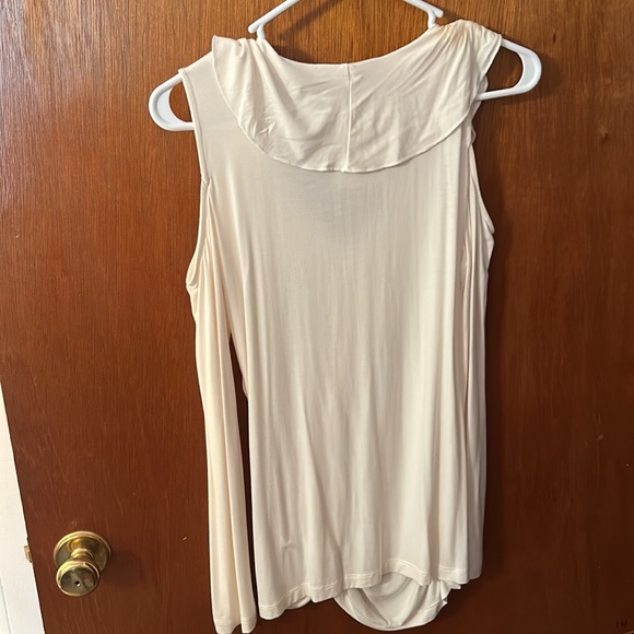Boston Proper Ruffle Front cold shoulder Top - Picture 4 of 5